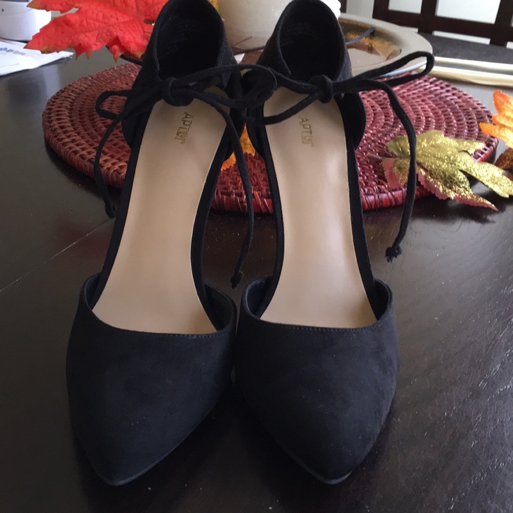 Apt 9 Black suede shoes  never worn  size 6